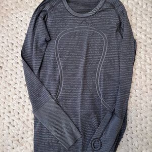 Women’s Lulu long sleeve shirt. Grey, size S